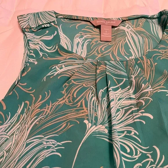 Banana Republic/women’s blouse, size S, green, beige and white - Picture 2 of 5